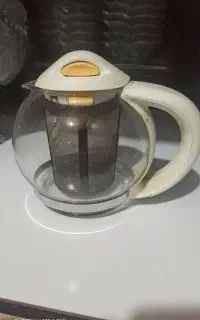 قوری بزرگ برای چایی ساز بوده قوری سالم و نو