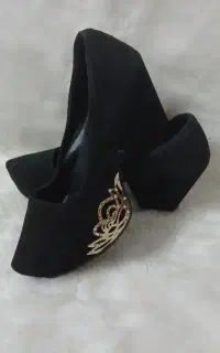 کفش و شلوار نو