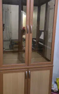کتابخانه و کمد