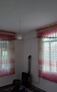 ۲ عدد پردە حریر و والان