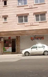 سالن تمام بهداشتی زیرزمین برخیابان اصلی