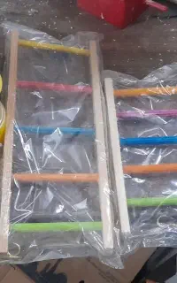 تعدادی لوازم پرنده