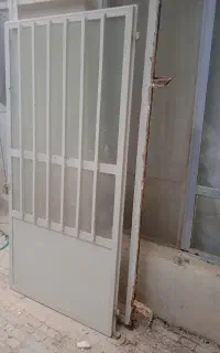 دربه فلزی حال ورودی ساختمان