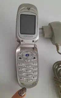 گوشی سامسونگ قدیمی