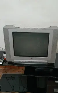 تلویزیون LG همراه زیر تلویزیون 3500000