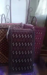 چند  عدد   پشت دیوار ی