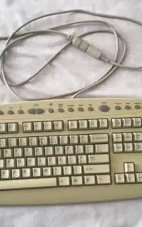 صفحه کلید قدیمی Genius KWD 910