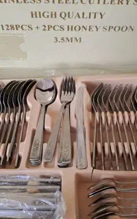 قاشق و چنگال ۱۸ نفره