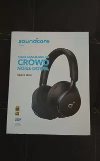 هدفون Soundcore Space One در حد آکبند