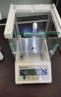 ترازو آزمایشگاهی ۴ صفر