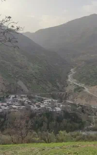 کارگر برای راه اندازی کمپ اقامتی مشارکتی