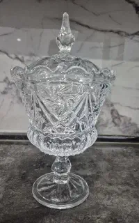 شکلات خوری در دار پایه دار