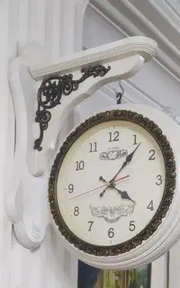 ساعت دیواری دو طرفه