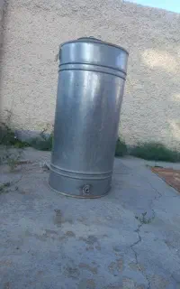 منبع آب ۲۰۰ لیتری گالوانیزه شیر دار کاملا سالم