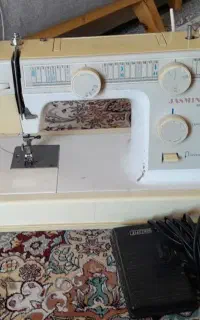 چرخ خیاطی کاچیران و سردوز  به همراه میز