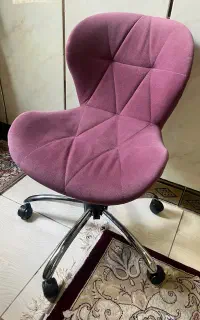 صندلی درحد نو استفاده نشده مناسب مغازه و ارایشگاه