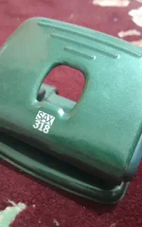 سوراخ کن کاغذ