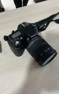 دوربین d90 نیکون با لنز ۱۸-۲۰۰سیگما