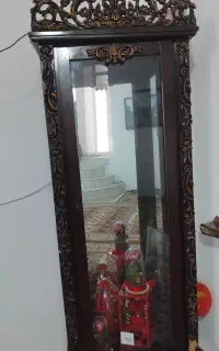 ویترین پشت اینه به فروش میرسد