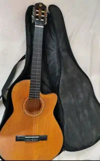 گیتار کلاسیک درحد نو سالم