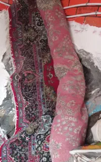 یک فرش ۱۲ متری کار کرده دست باف بعلت نبود جا