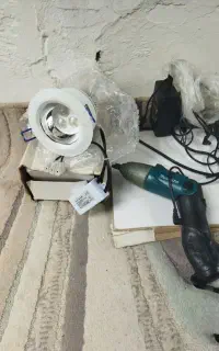 چهارعدد پرژکتوربا ی دریل شارژی جمعع کردن مغازه