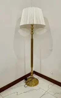 اباژور ایستاده