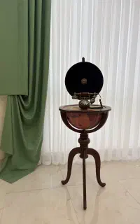 میز تلفن ایستاده