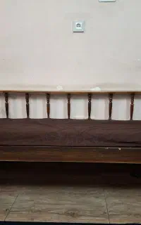نیمکت چوبی