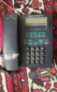 یک خط تلفن ثابت