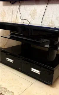 2 عدد میز تلویزیون شیشه ای