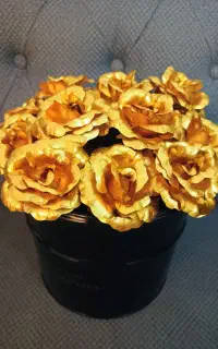سبد گل رز طلایی روکش طلا