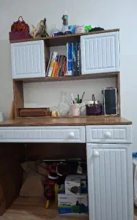 میز تحریر به همراه کتابخانه