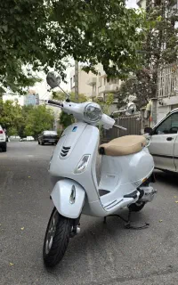 وسپا VXL150 مدل ۱۴۰۱ سفید-۳۸۰۰ کیلومتر کارکرد