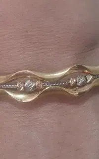 طلا ۲۰۰بالای تابلو