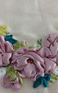 رومیزی رانر روباندوزی شده با دست
