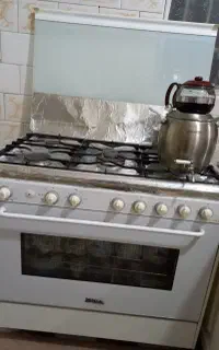 گاز  سینجر اصل دارای فر در حد نو، مناسب جهیزیه