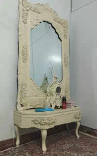 آینه و کنسول و ساعت