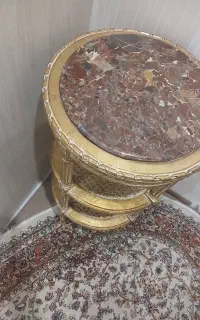 میز کنار سالنی ورق طلا نونو