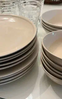 بشقاب و پیاله سرو