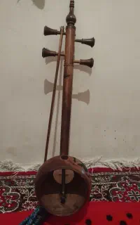 باسلام یه دونه سازکمانچه سنتی بسیار قدیمی