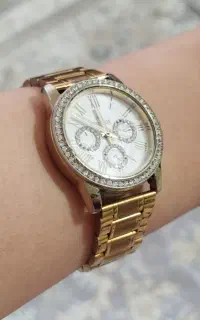 فروش دو عدد ساعت زنانه به شرط کار