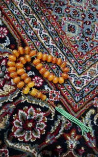تسبیح کهربا دو پوست