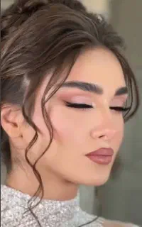 جذب نیرو میکاپ و شیدینگ لب  و مژه در سالن زیبایی