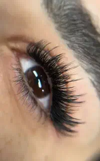 اموزش تخصصی اکستنشن مژه و لیفت ابرو آکادمی فرحسا