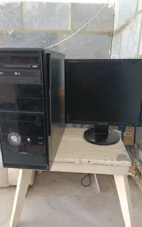 کیس و مانیتور به همراه متعلقات