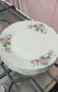 پیشدستی گل سرخ