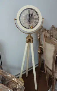 ساعت ایستاده