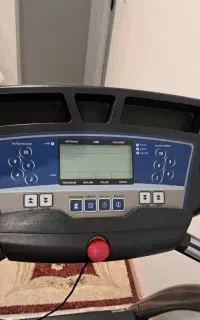 یک دستگاه تردمیل در حد نو