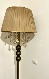 آباژور کنار سالنی